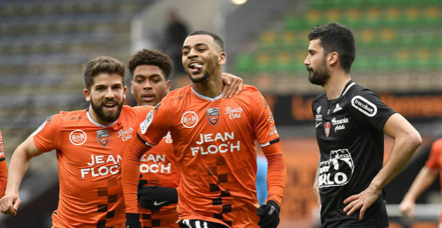 江南网址 -阿贾克斯华裔球员天乐