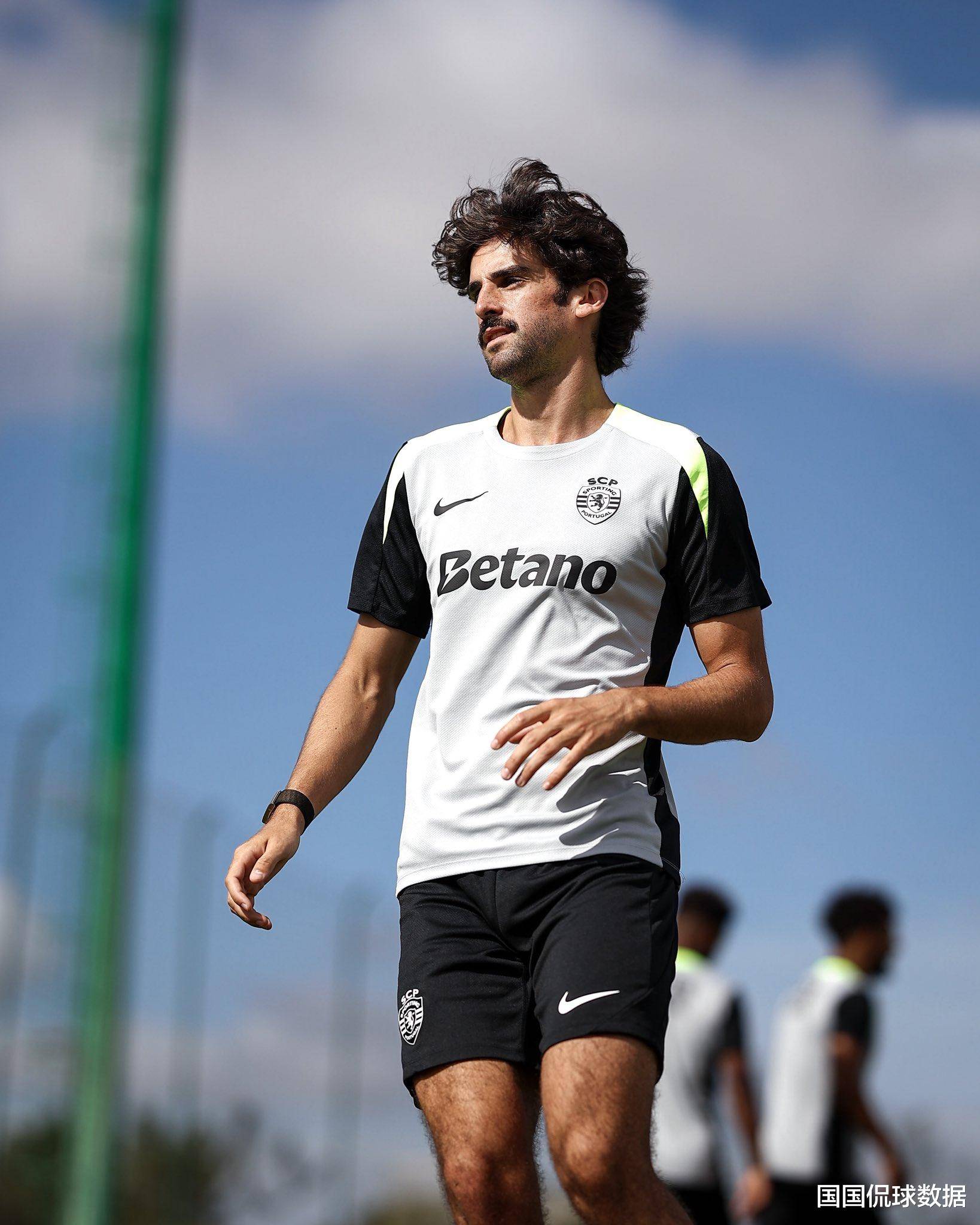 葡超赛程吃紧，波尔图加时末段外线爆发，压力陡增，团队化学反应显著 